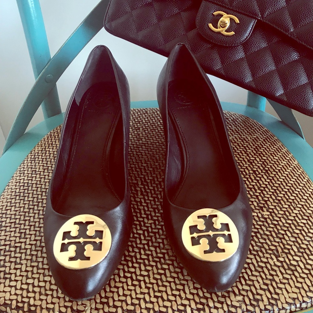 Tori Burch Chelsea Wedges in Black